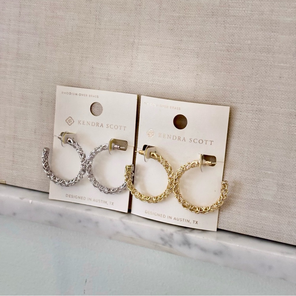 2 Sets of Kendra Scott’s MUST-HAVE Hoop Earrings in Gold and Silver!